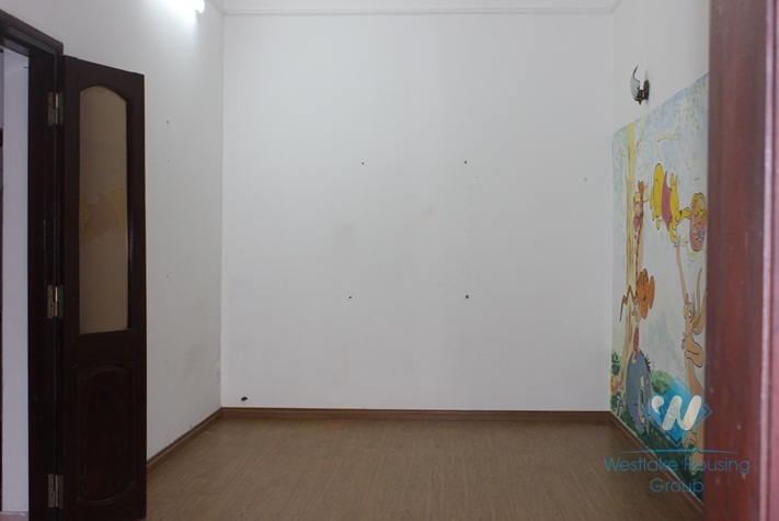 Unfurnished house for rent in Nghi Tam street, Tay Ho, Hanoi